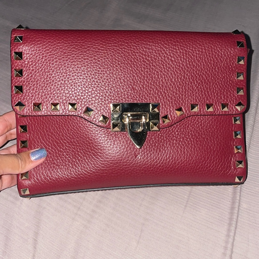 Valentino Garavani rockstud, Crossbody/ clutch. In excellent condition.